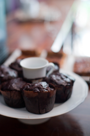 green-city-wedding-guide-paris-kim-petyt-chocolate-cupcakes-green-weddings Green City Wedding Guide for Eco-Beautiful Weddings Magazine - The Stylish Eco-friendly green wedding magazine