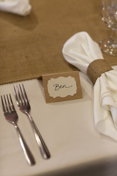 burlap-runner-wedding-placecard-napkin-rings Eco-friendly wedding with handmade napkin holders, placecards and runners